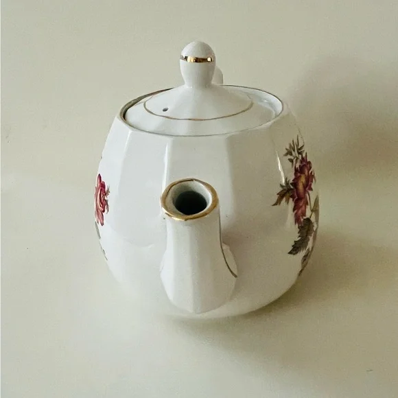 Ellgreave England Floral Bone China Teapot with Gold Trim - Picture 13 of 14